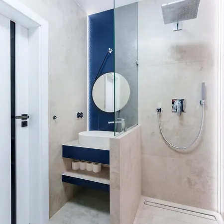 Red Sun Morska アパート レバル