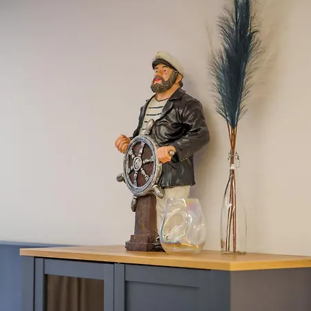 Red Sun Morska アパート レバル