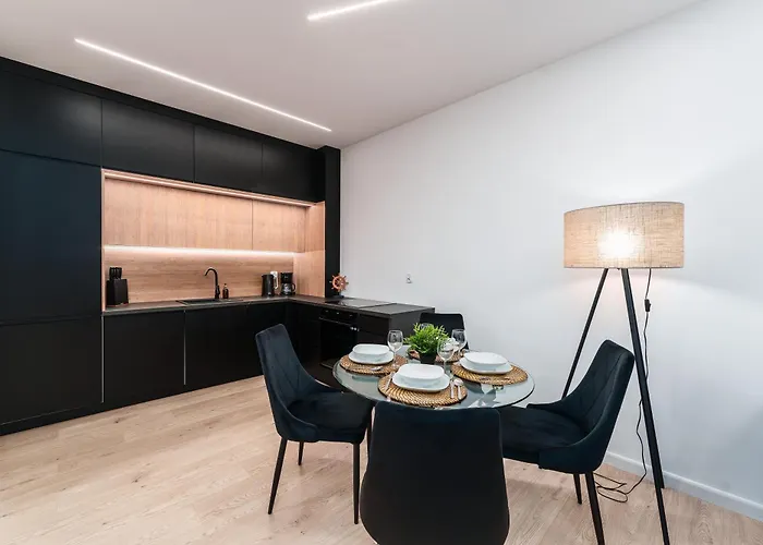 アパート Red Sun Morska レバル